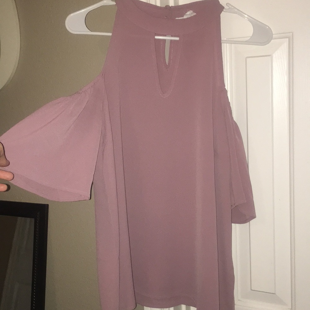 Blush key hole off the should top